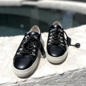 Tod’s Black sneakers
